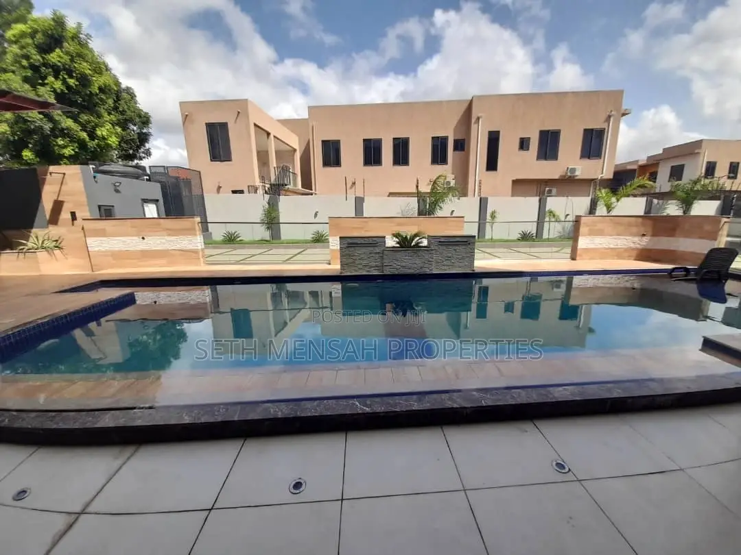5bdrm House in Skm, Spintex for sale