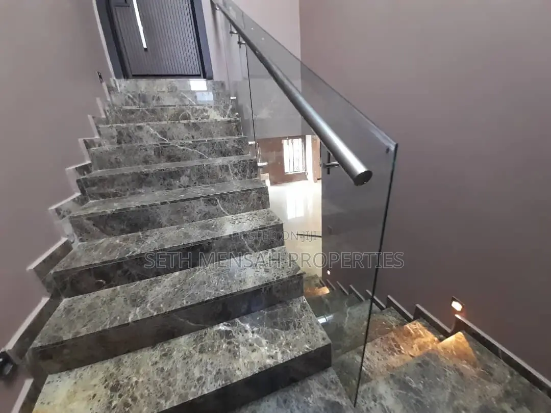 5bdrm House in Skm, Spintex for sale