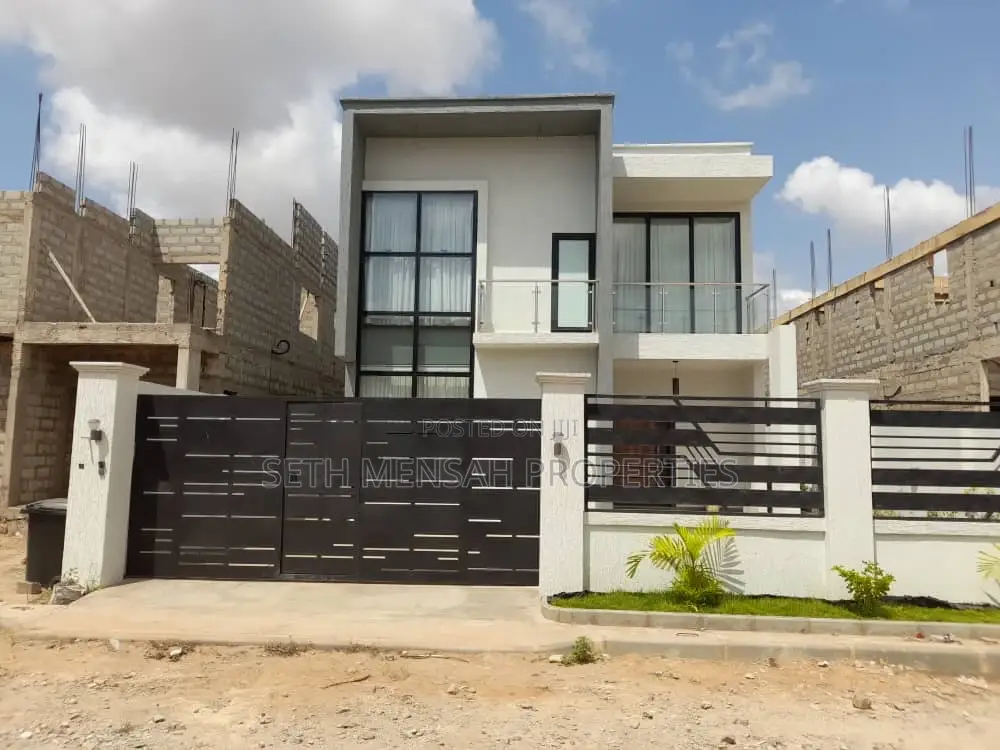 4bdrm House in Skm, Spintex for sale