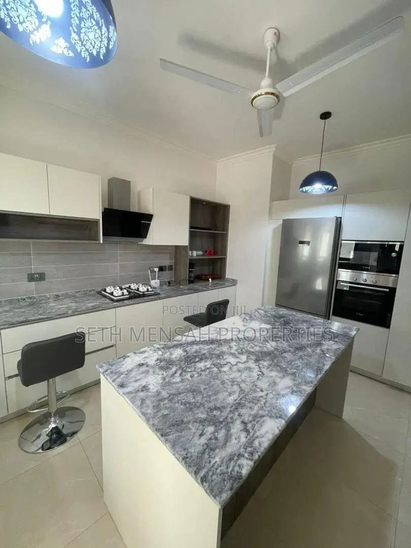 4bdrm House in Skm, Spintex for sale