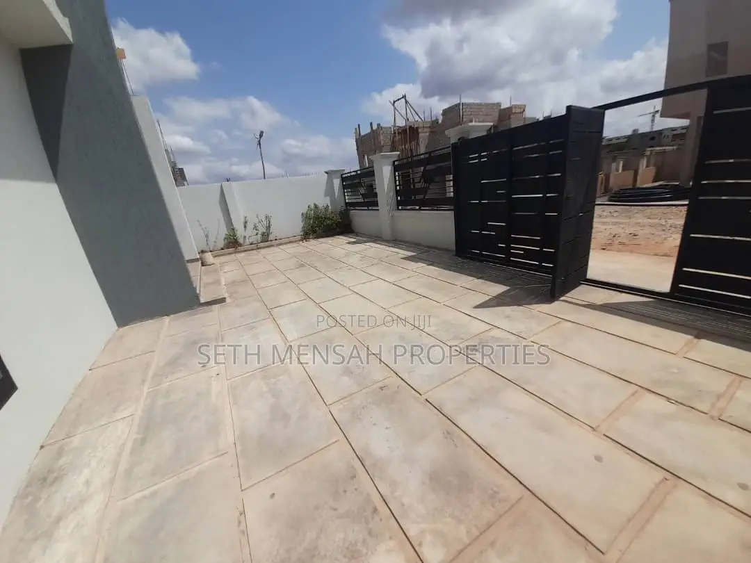 4bdrm House in Skm, Spintex for sale