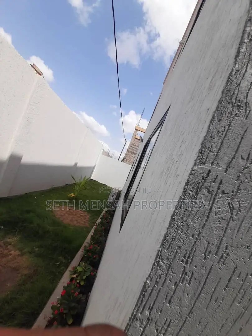 4bdrm House in Skm, Spintex for sale