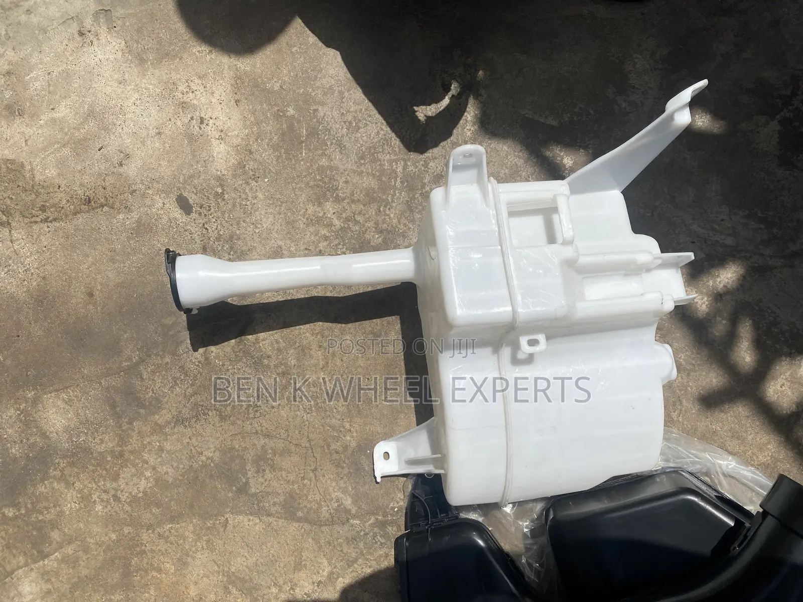 Wiper Tank for Camry Spider