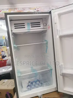 Unique Brand//Chigo 86L Table Top Fridge