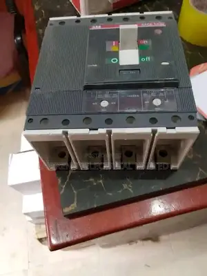 4pole ABB Breaker 630amps