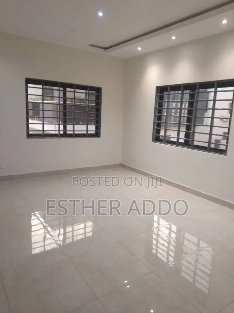 4bdrm Duplex in Lake Side Estate for rent