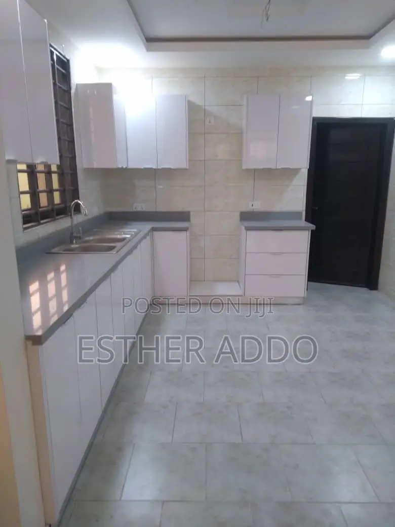 4bdrm Duplex in Lake Side Estate for rent