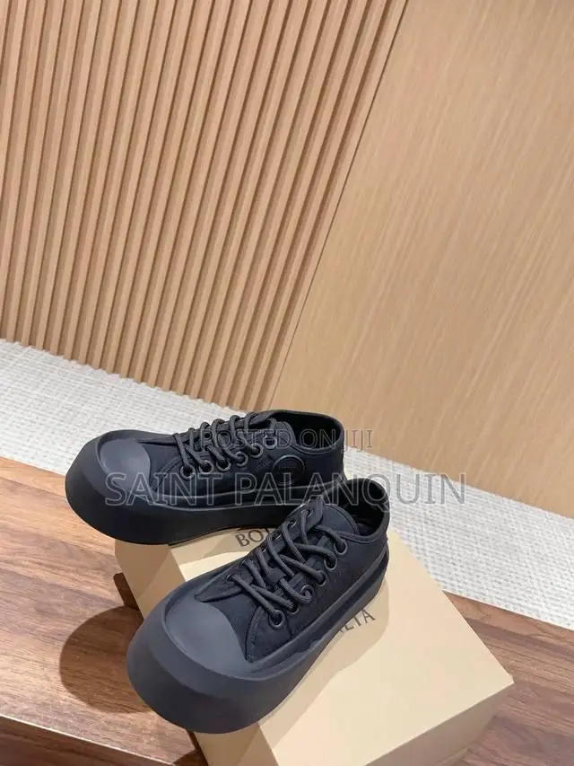 Vaneta Bottega Canvas