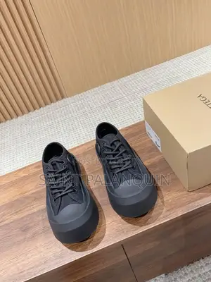 Vaneta Bottega Canvas