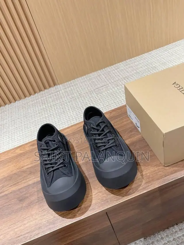 Vaneta Bottega Canvas