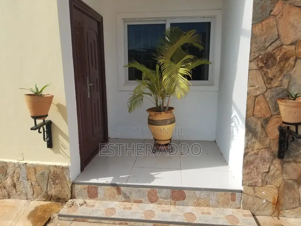 3bdrm Duplex in Oyarifa for rent