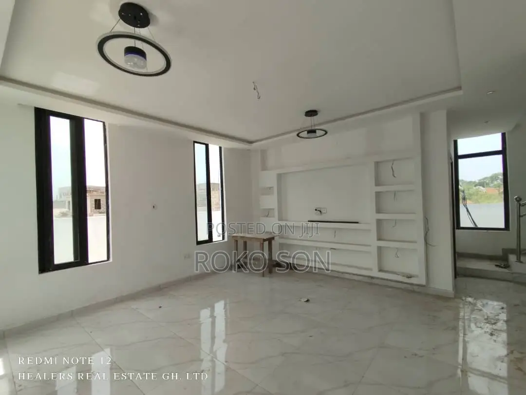 4bdrm Duplex in Dr Roko, Adenta for sale