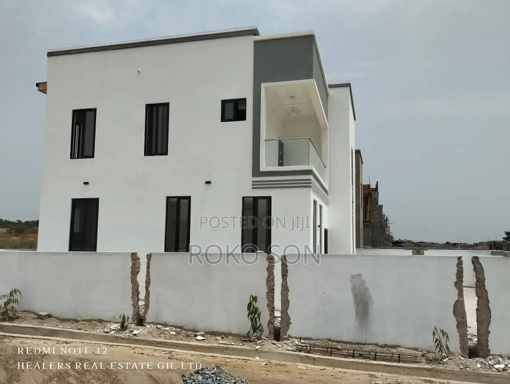 4bdrm Duplex in Dr Roko, Adenta for sale
