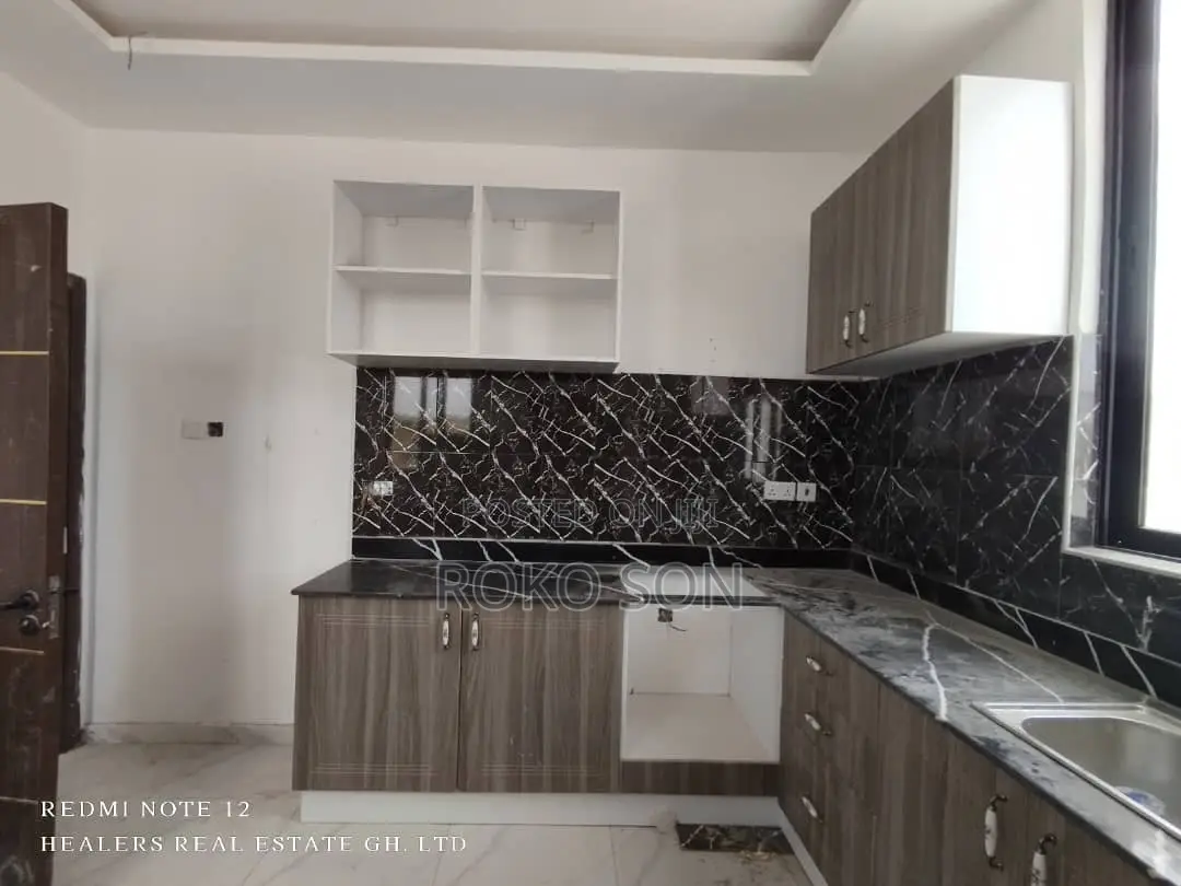4bdrm Duplex in Dr Roko, Adenta for sale