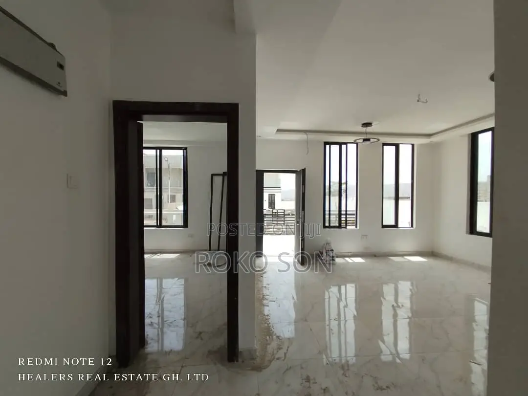 4bdrm Duplex in Dr Roko, Adenta for sale