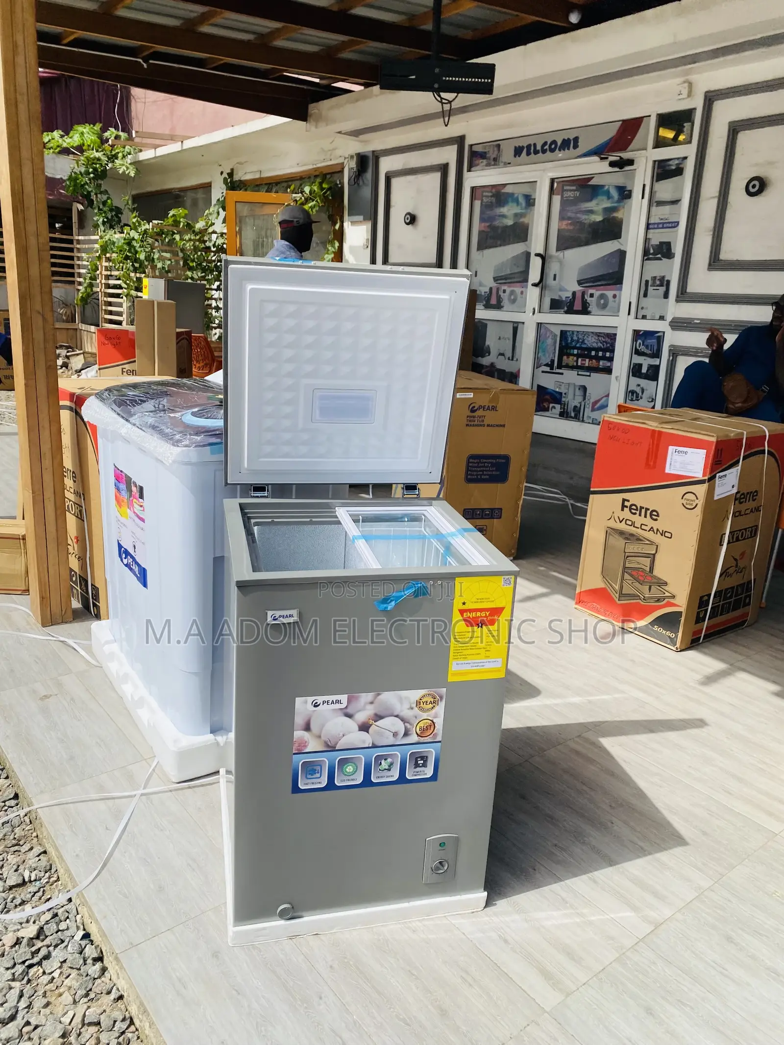 Authentic Pearl 127 Single Door Electric Chest Freezer.
