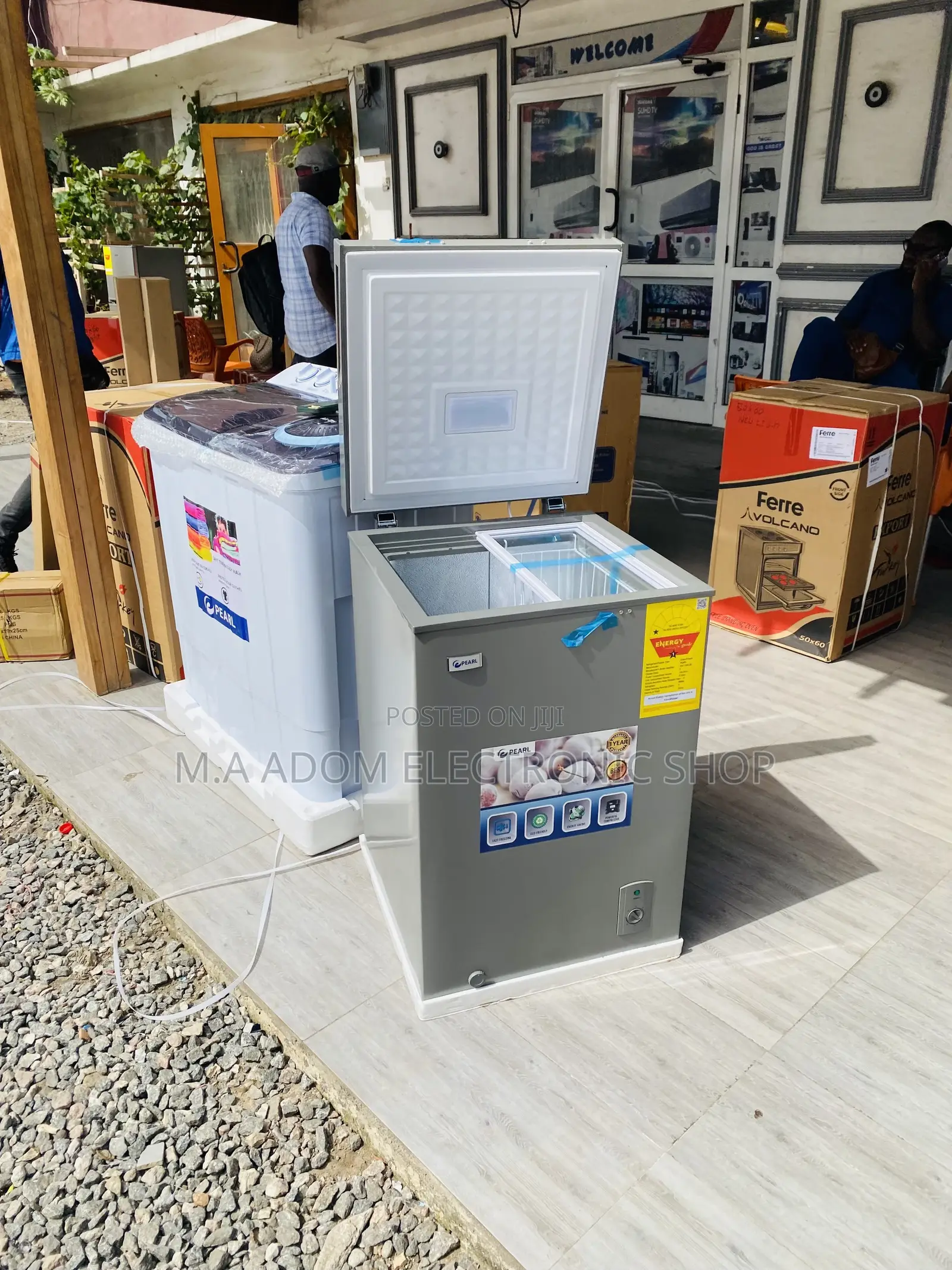 Long Lasting Pearl PCF-127 1 Door Electric Chest Freezer.