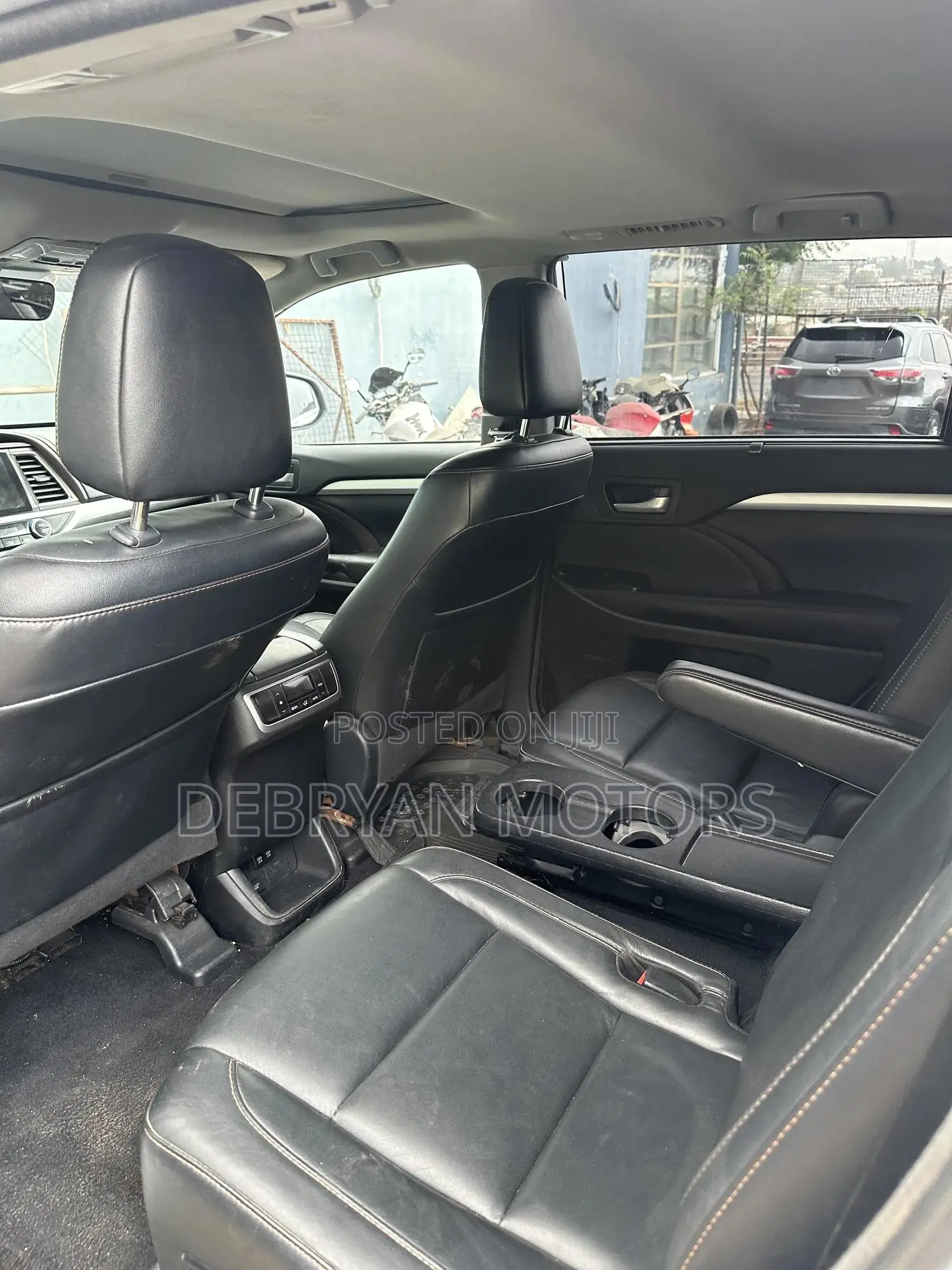 Toyota Highlander XLE 4x4 V6 (3.5L 6cyl 8A) 2018 White
