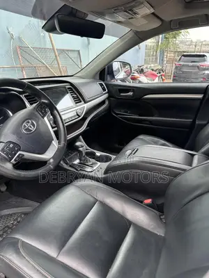 Toyota Highlander XLE 4x4 V6 (3.5L 6cyl 8A) 2018 White