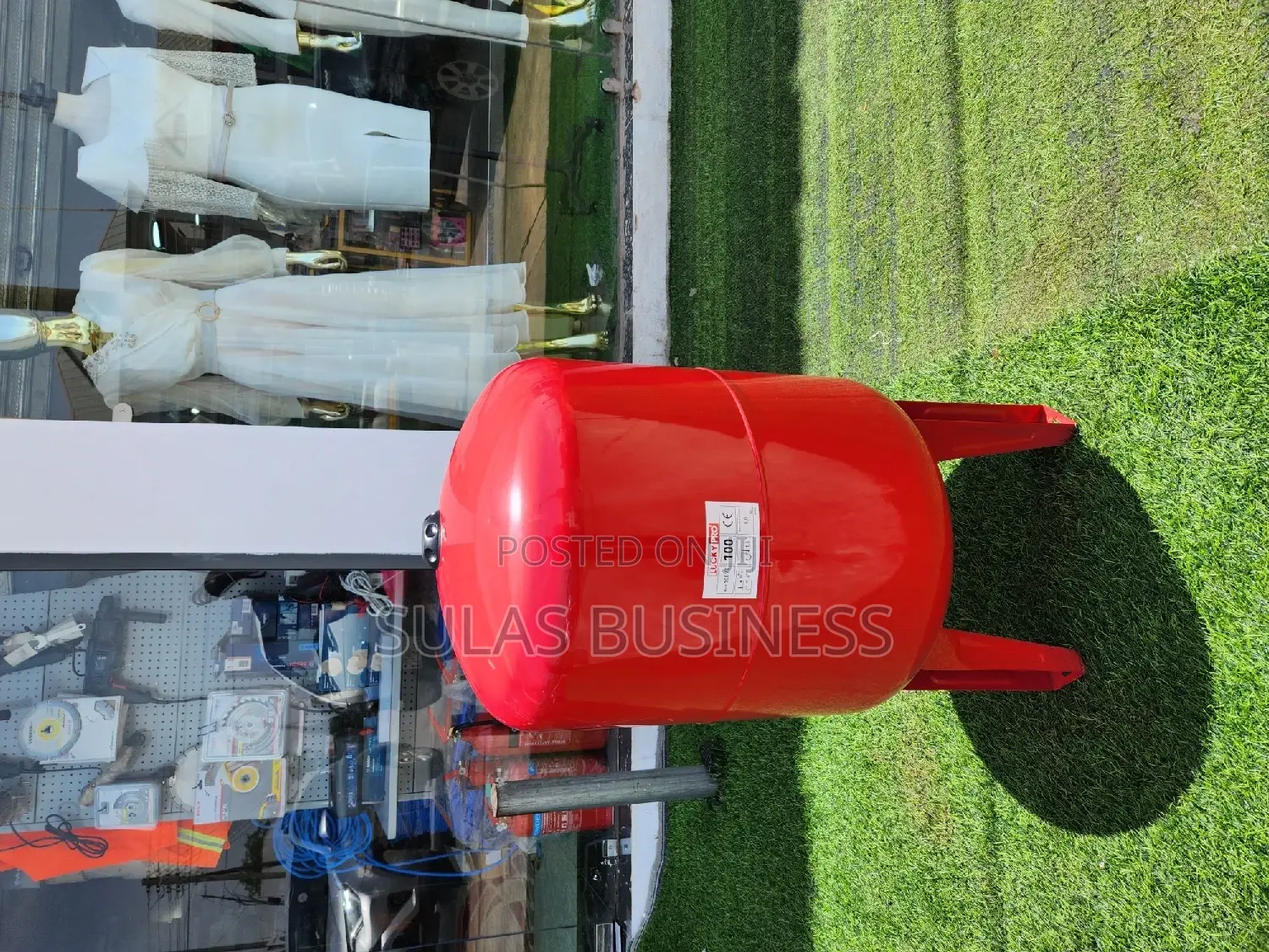 100 Liters Vertical Red Cylinder Booster