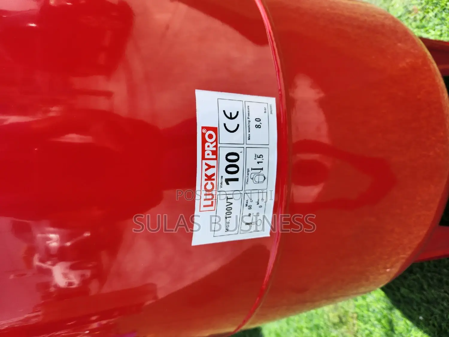 100 Liters Vertical Red Cylinder Booster