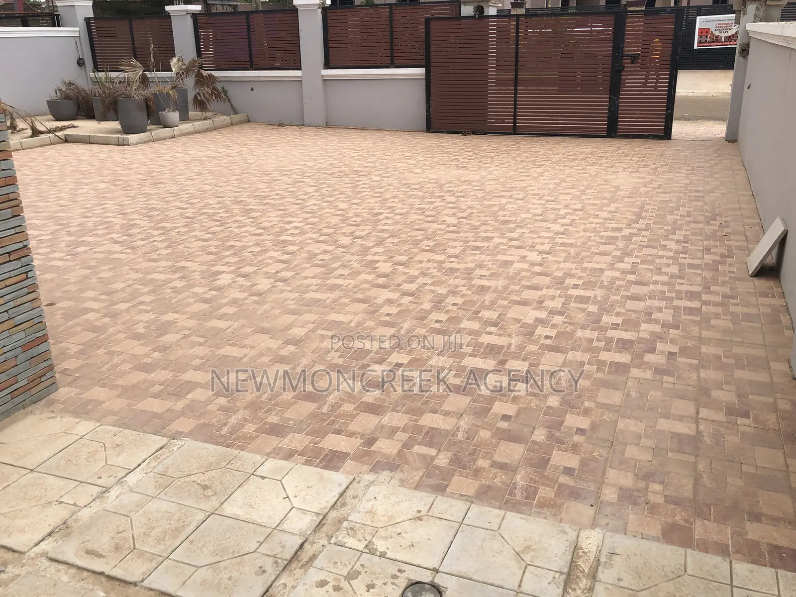 4bdrm Duplex in East Legon Hills, Accra Metropolitan for sale