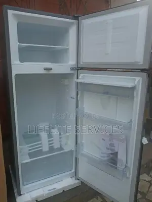 Hisense Top Freezer Fridge + Dispenser 205l