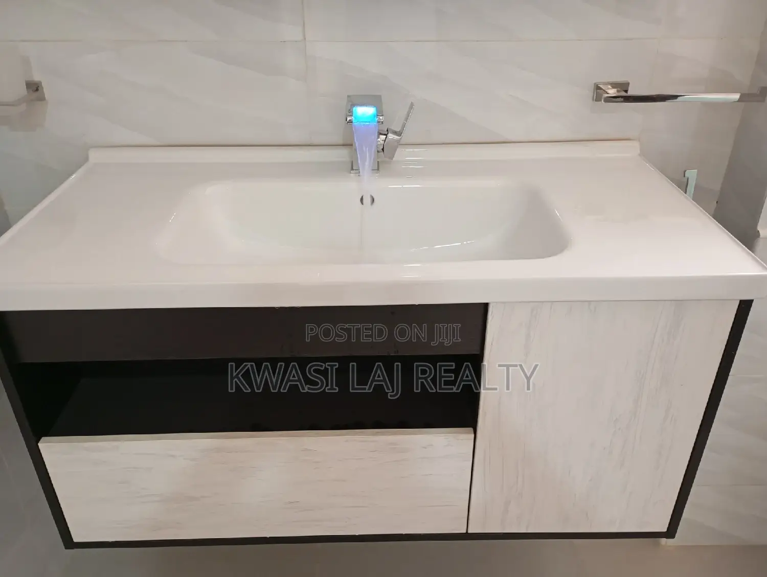 4bdrm House in Westhills Mall Weija for sale