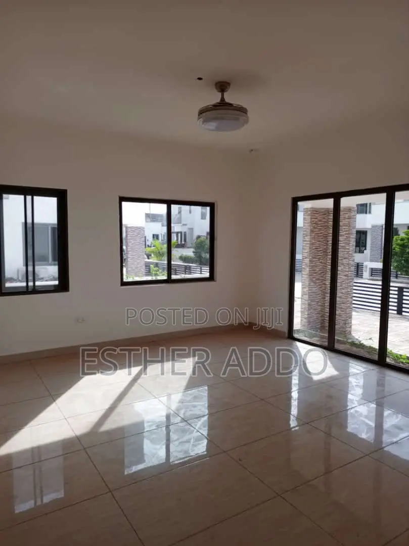 4bdrm Duplex in Ashaley Botwe for rent
