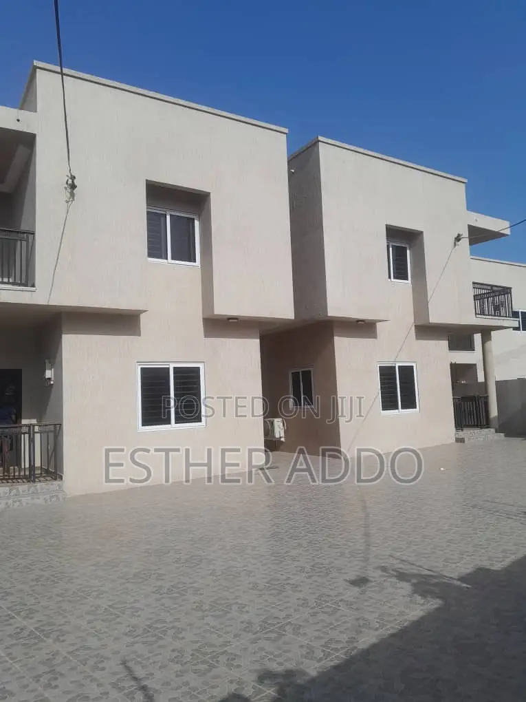 3bdrm Duplex in American House for rent