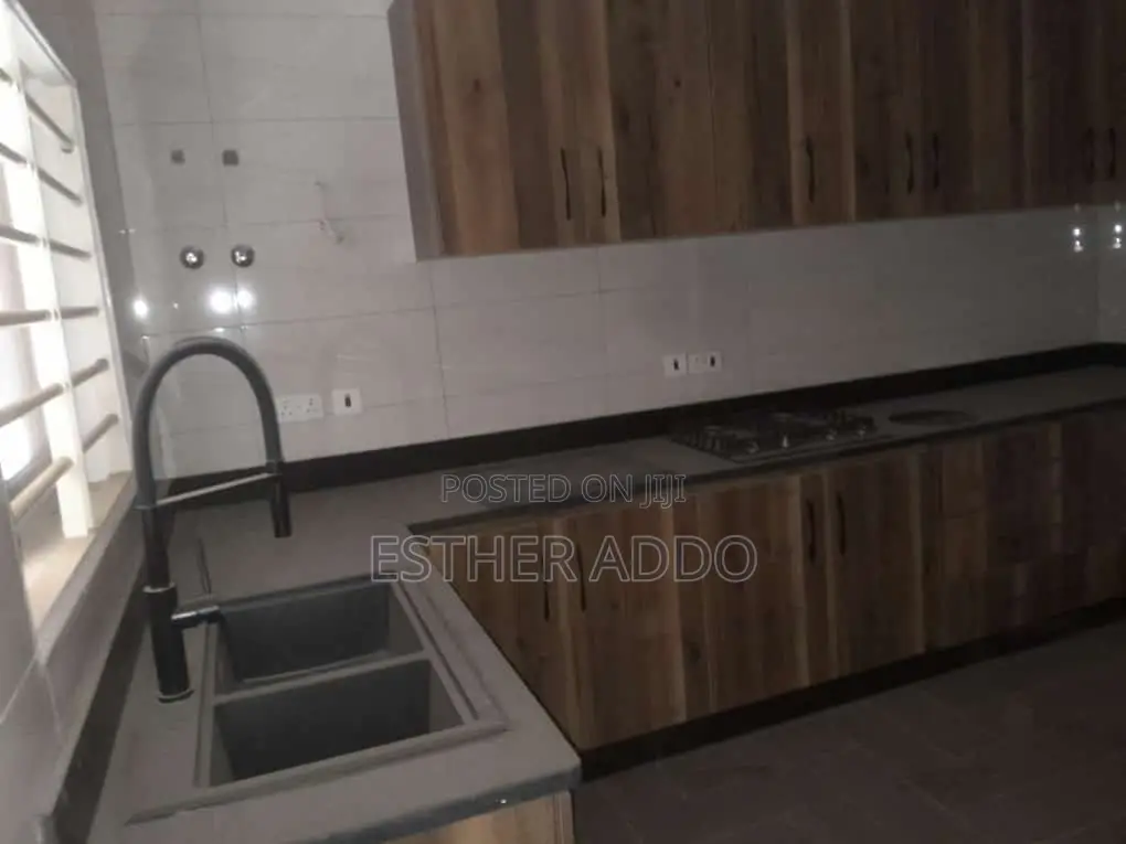 3bdrm Duplex in American House for rent