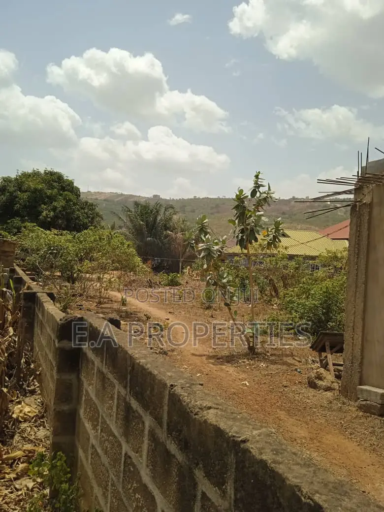 Oyarifa Land Title in Oyarifa Mall Area Land & Plots for Sale, Enoch