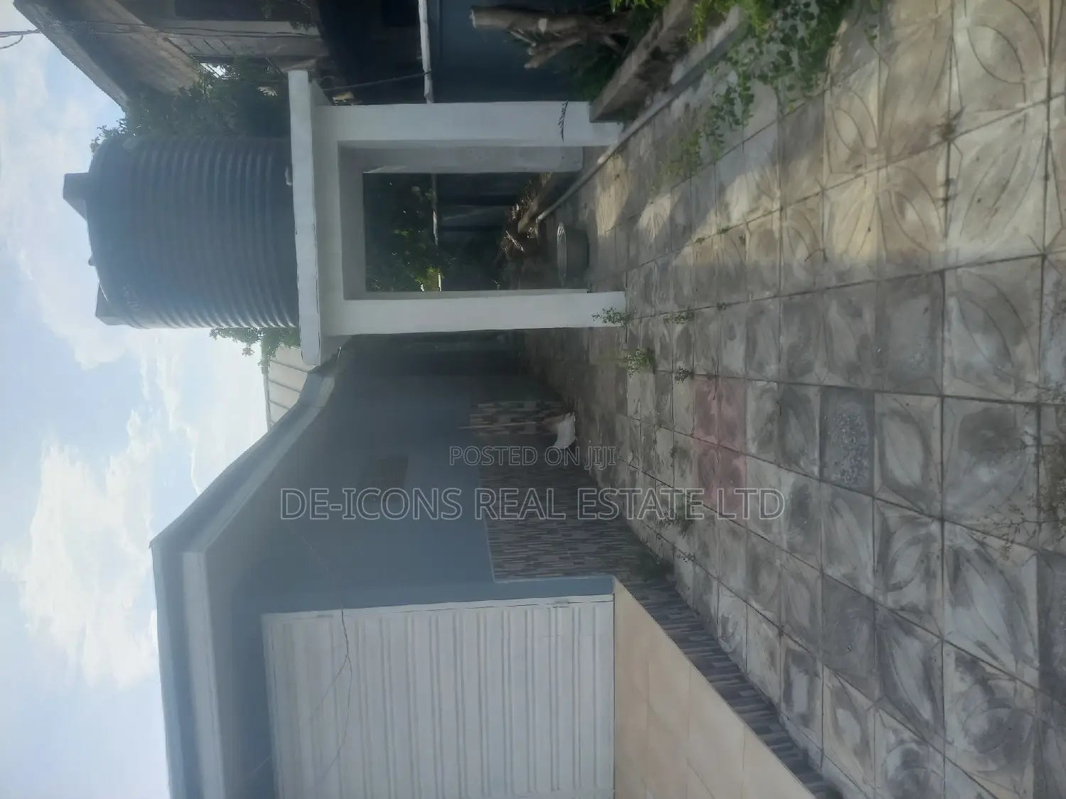 4bdrm Mansion in De-Icons Real Estate, Awutu Senya East Municipal