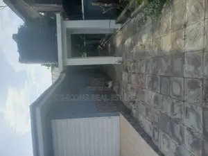 4bdrm Mansion in De-Icons Real Estate, Awutu Senya East Municipal