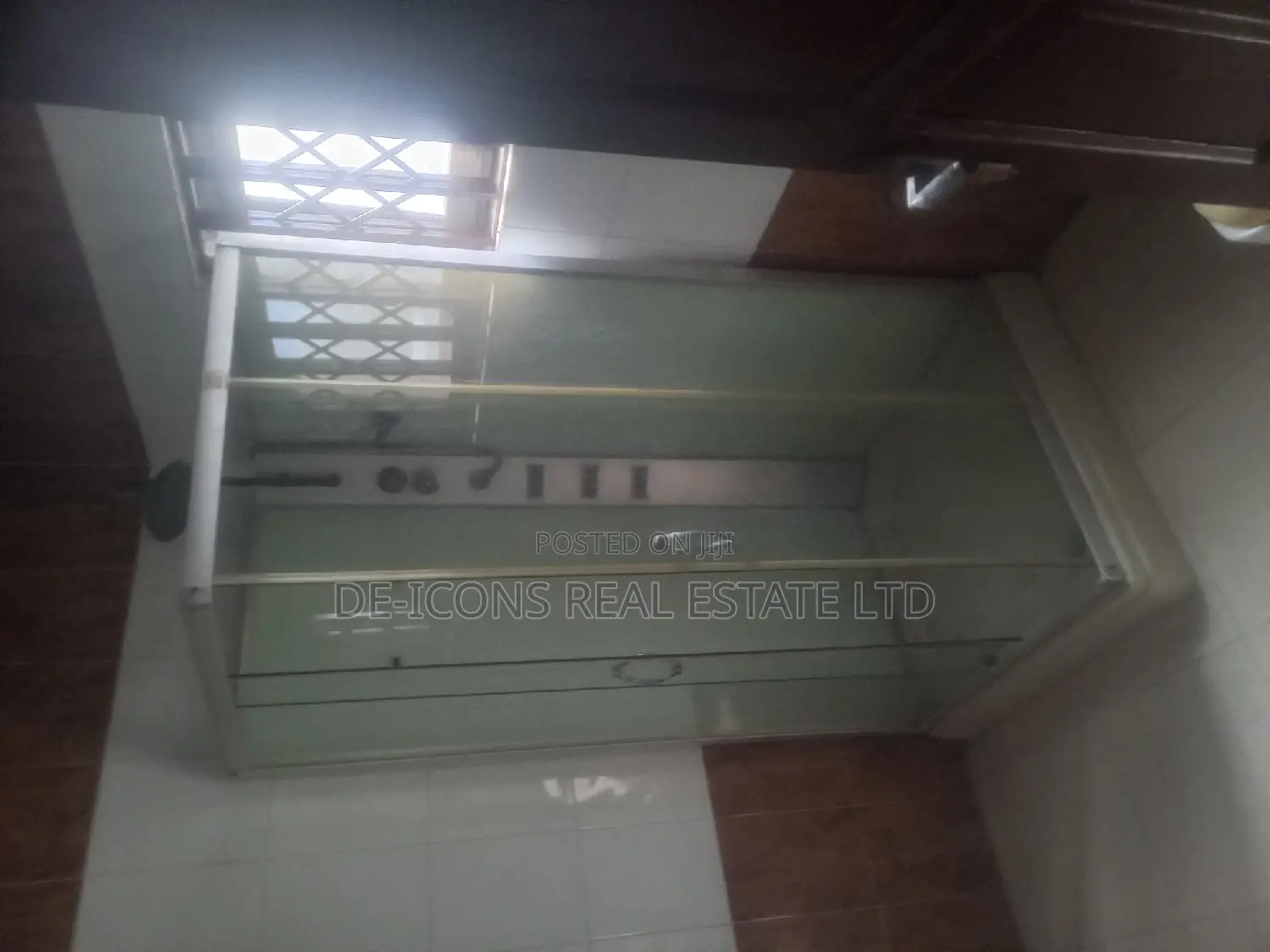 4bdrm Mansion in De-Icons Real Estate, Awutu Senya East Municipal