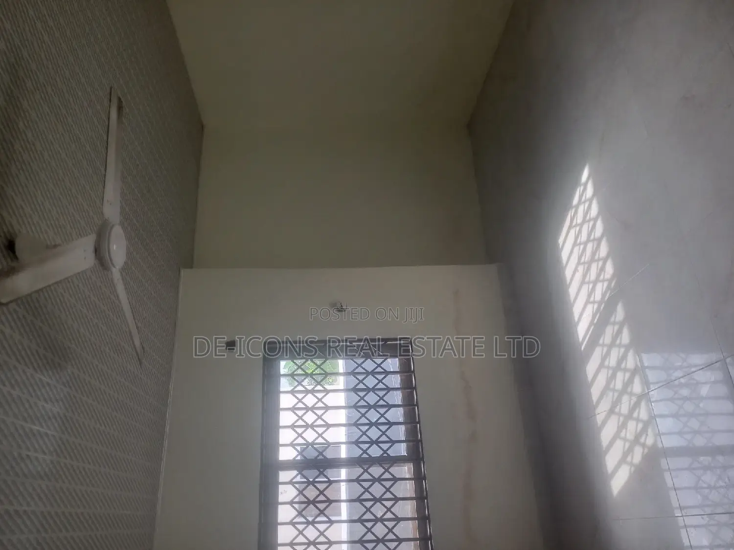 4bdrm Mansion in De-Icons Real Estate, Awutu Senya East Municipal