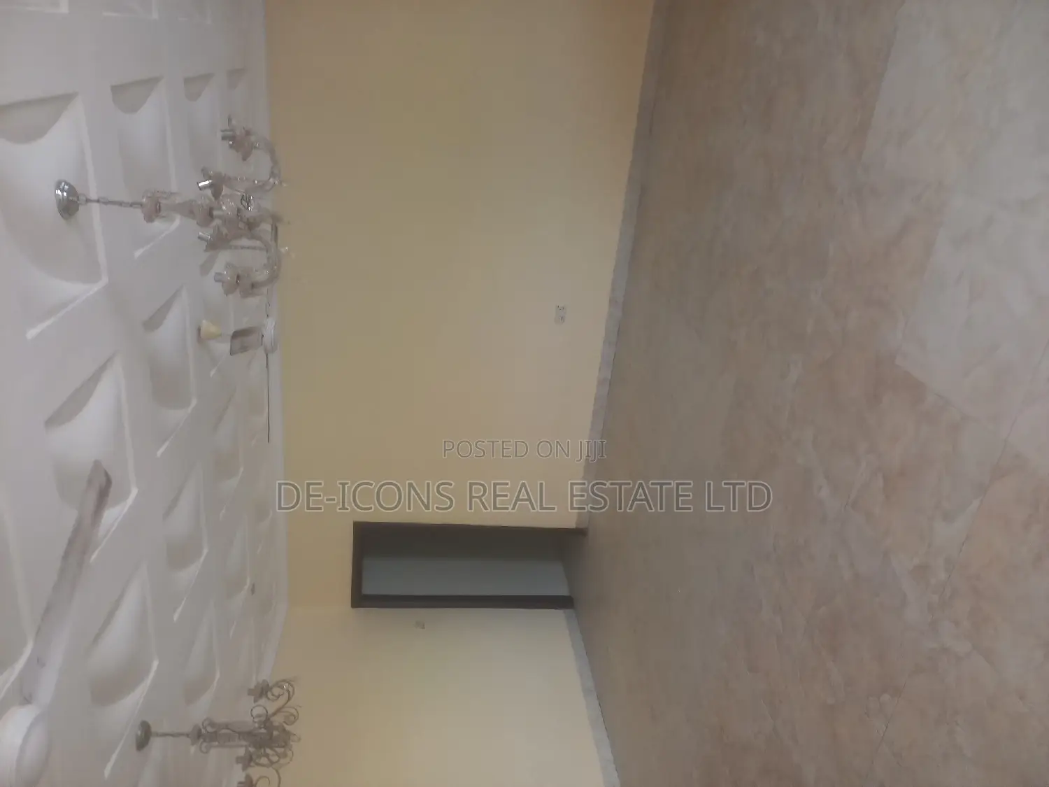 4bdrm Mansion in De-Icons Real Estate, Awutu Senya East Municipal