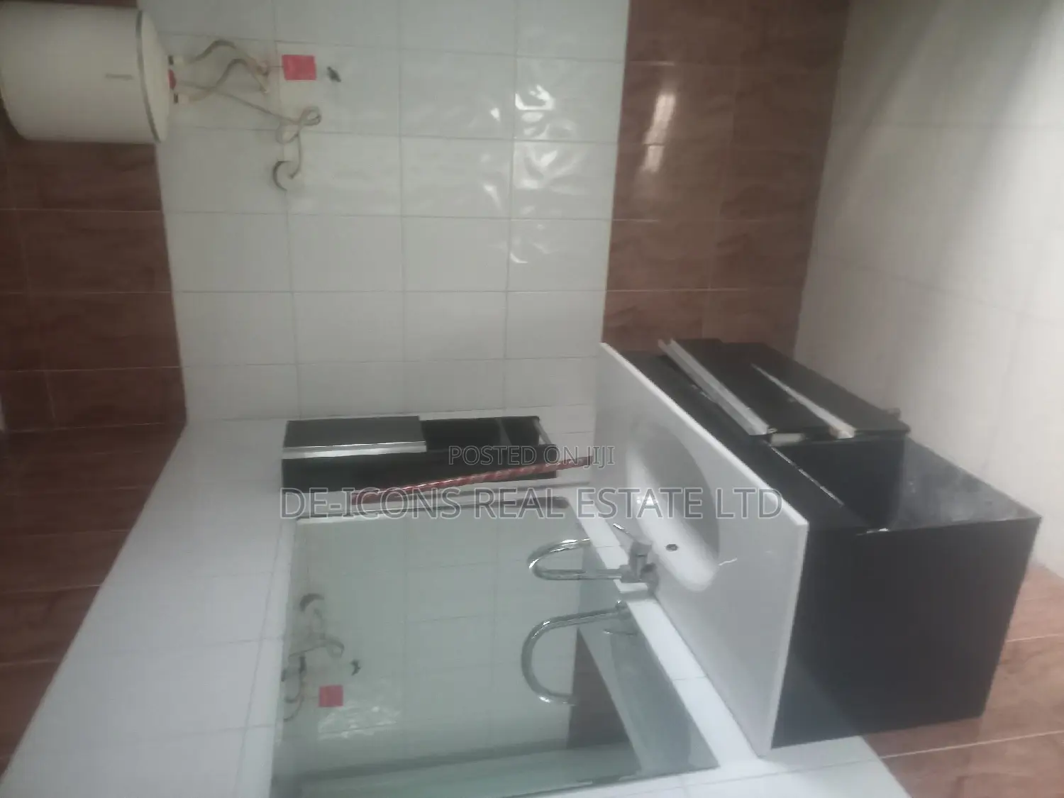 4bdrm Mansion in De-Icons Real Estate, Awutu Senya East Municipal