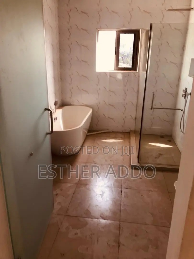 3bdrm Duplex in East Legon for sale