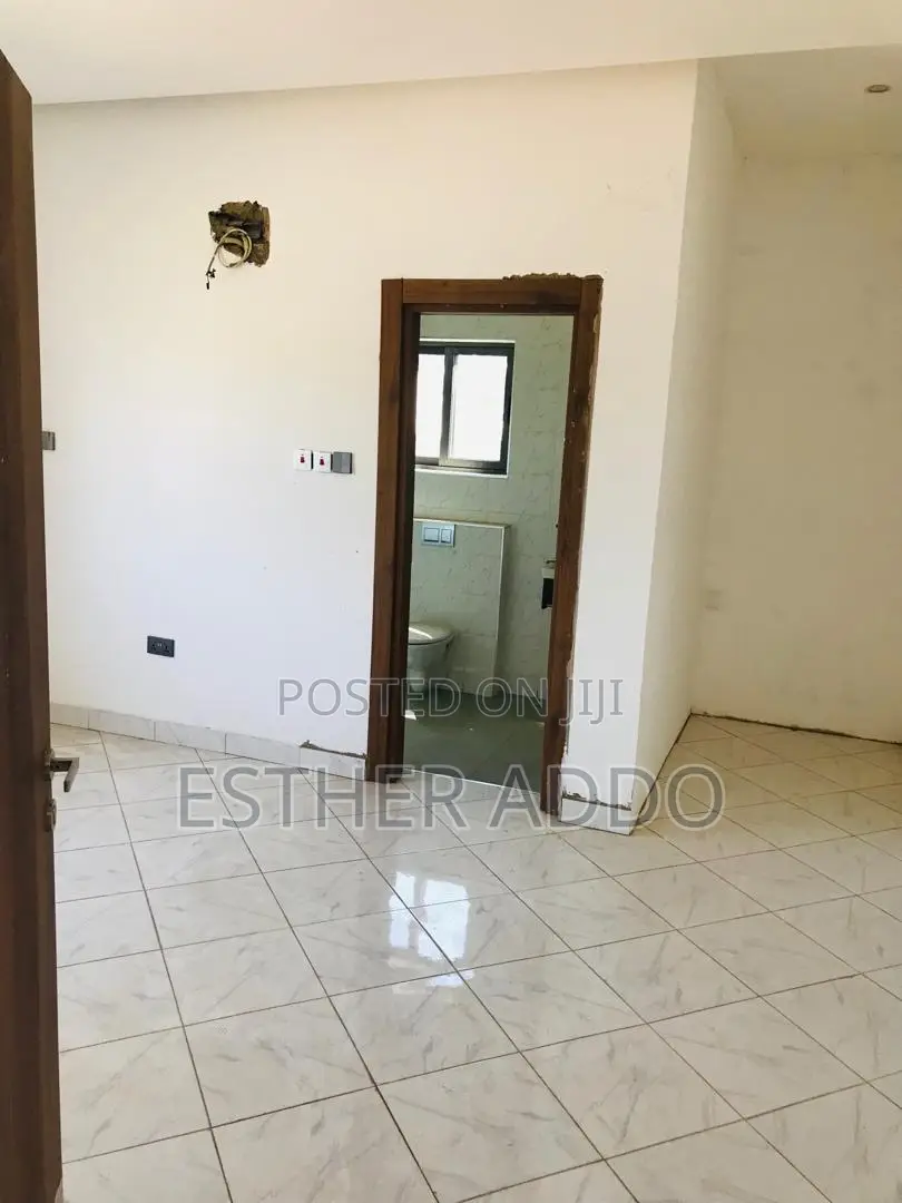3bdrm Duplex in East Legon for sale