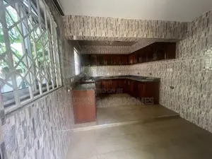 4bdrm House in Bee Decor & Homes, Old Ashomang for rent