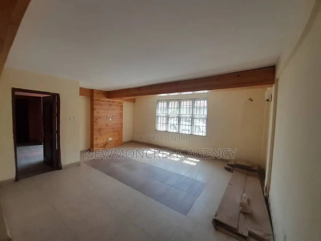 14bdrm Duplex in Ashongman Estate, Accra Metropolitan for sale