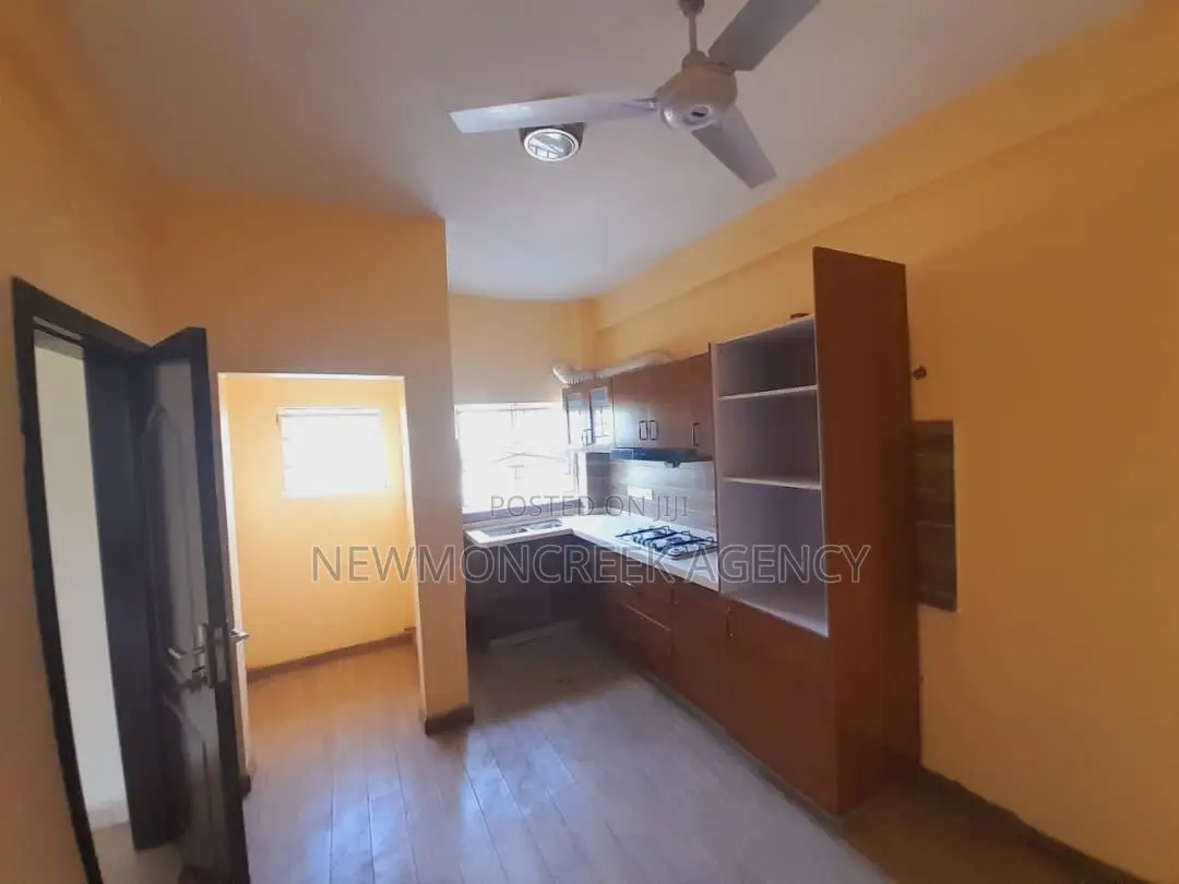 14bdrm Duplex in Ashongman Estate, Accra Metropolitan for sale