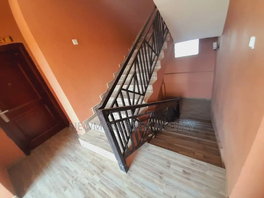 14bdrm Duplex in Ashongman Estate, Accra Metropolitan for sale