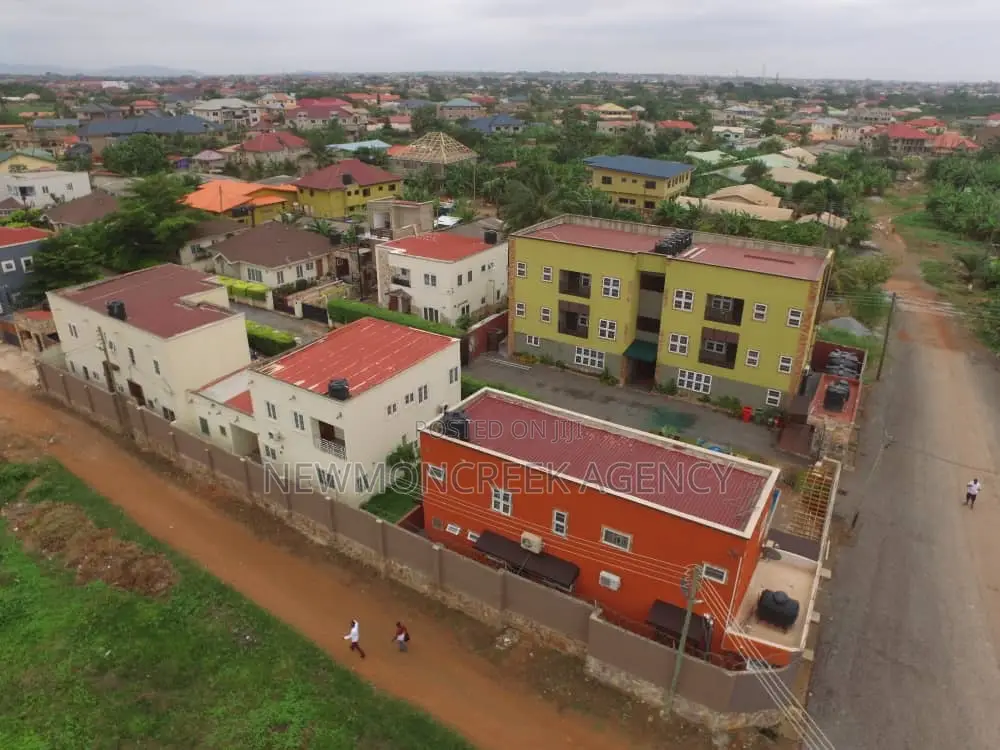14bdrm Duplex in Ashongman Estate, Accra Metropolitan for sale