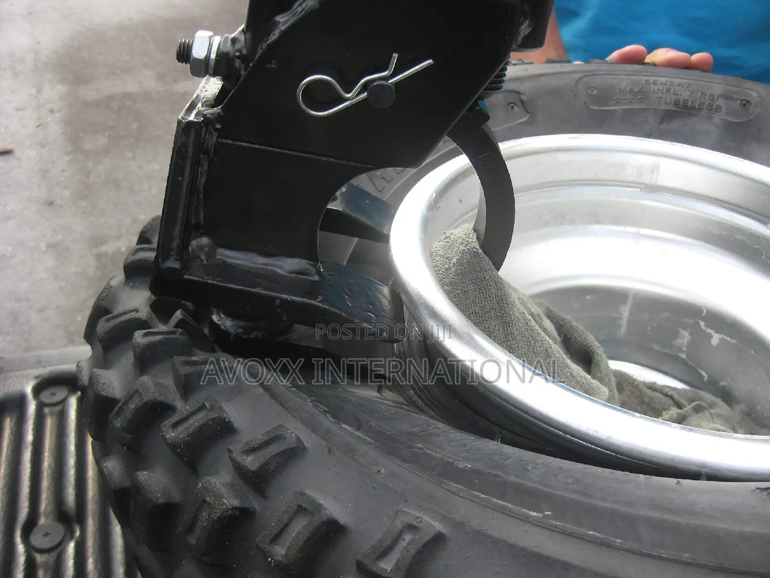 AME INTL 'Little Buddy' Manual Tire Bead Breaker