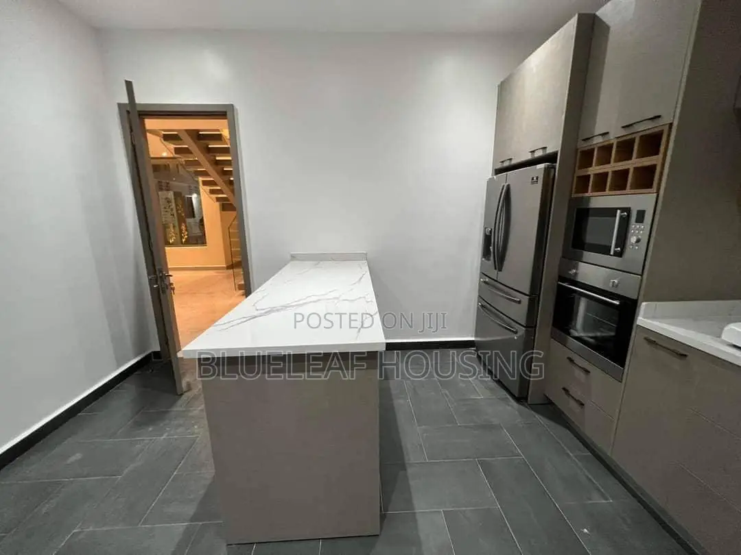 4bdrm Duplex in Ashaley Botwe for sale