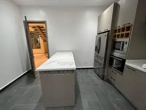 4bdrm Duplex in Ashaley Botwe for sale