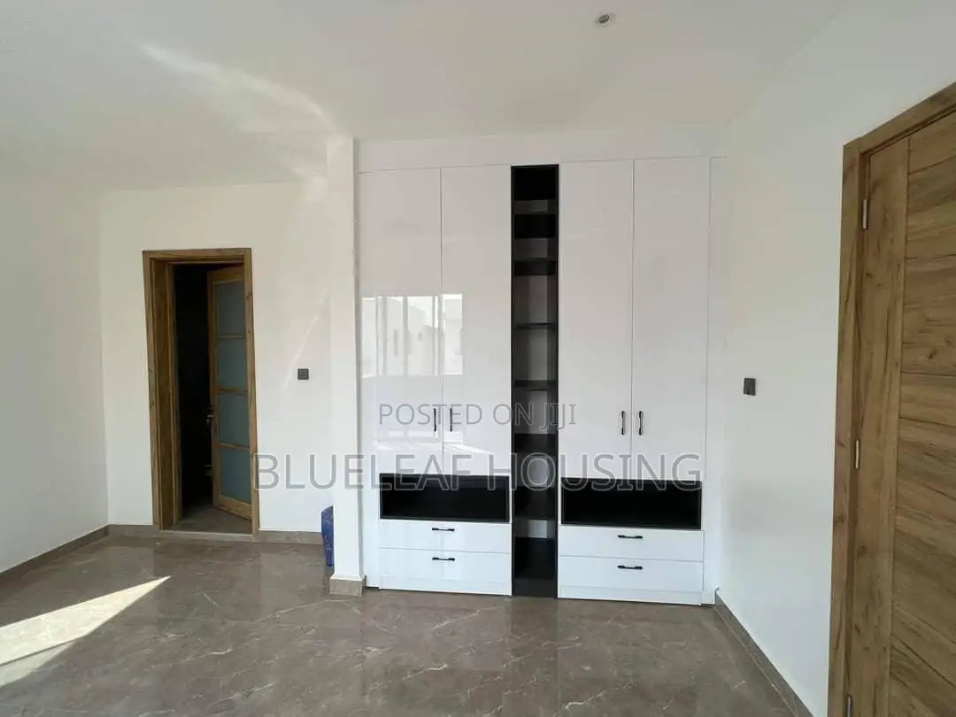 4bdrm Duplex in Ashaley Botwe for sale