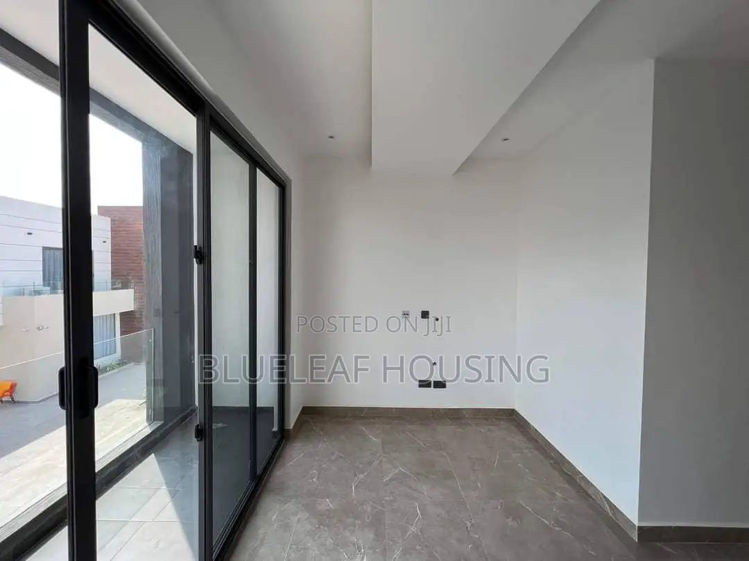4bdrm Duplex in Ashaley Botwe for sale
